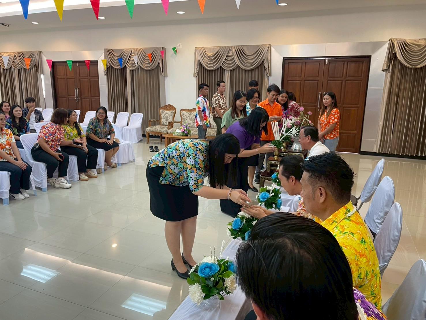 58. วันที่ 26 เมษายน 2568 สาขาการบริหารการศึกษา ได้จัดกิจกรรมรดน้ำดำหัวคณาจารย์ระดับบัณฑิตศึกษา ประจำสาขาการบริหารการศึกษา ณ ห้องประชุมครุร่มสัก 1 ชั้น 3 อาคารคณะครุศาสตร์